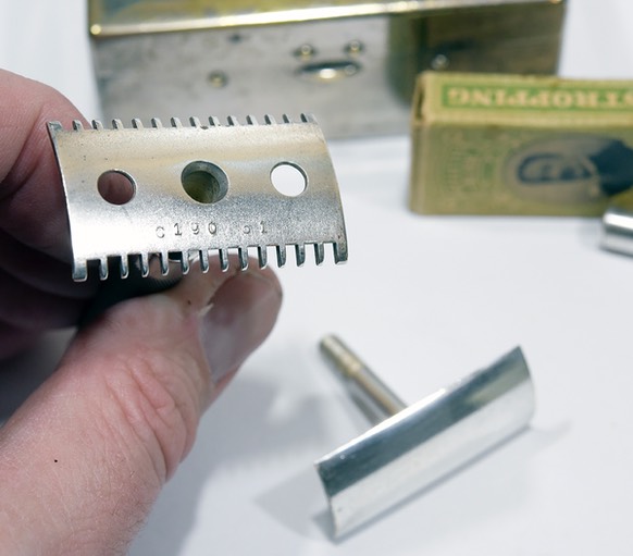 1911 Single Ring Razor 1c.jpg