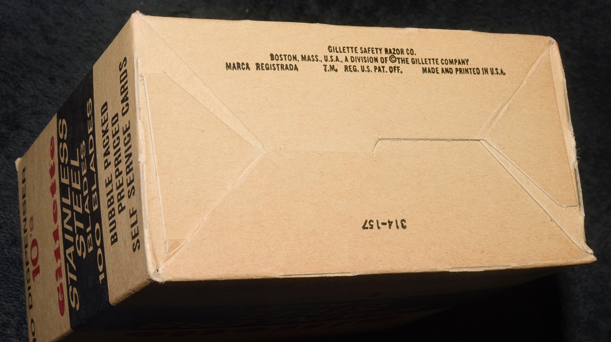 1968 Gillette 10 Blade Dispenser 1e.jpg